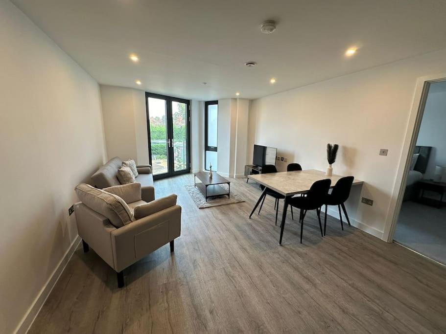 Stylish Central York Apartment Free Parking & Gym エクステリア 写真